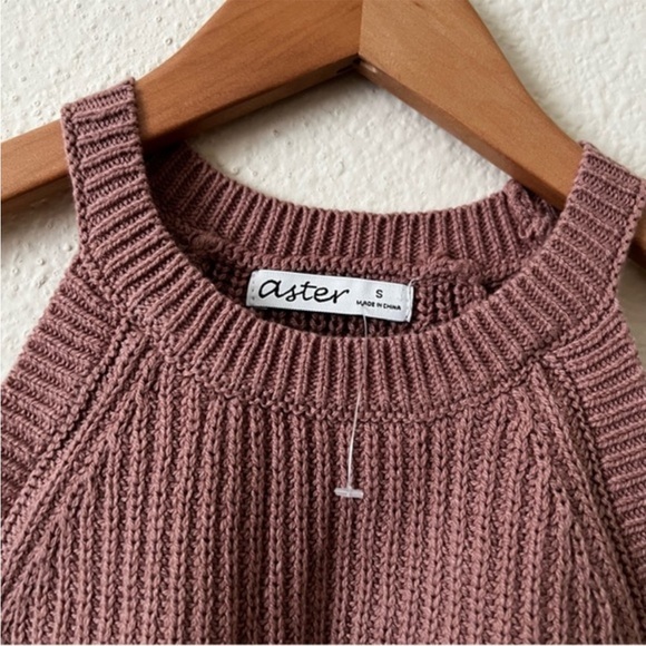 Aster Mauve Crop Sweater Tank - Picture 3 of 6